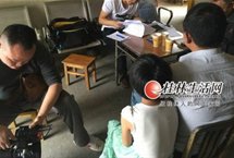 广西男教师猥亵6名女生被举报，辩称拍屁股是关爱