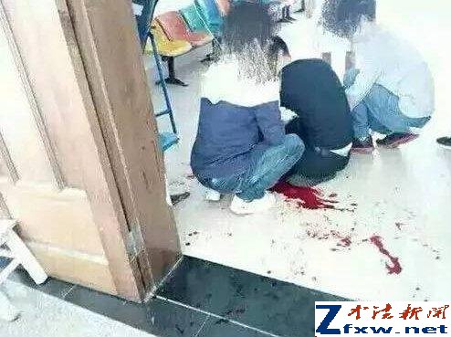 昆明高校男生遭室友刺杀 其父见完遗体神志不清