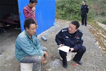 播州区公安局党委委员、政工室主任韩勇深入挂帮村对接精准扶贫工作