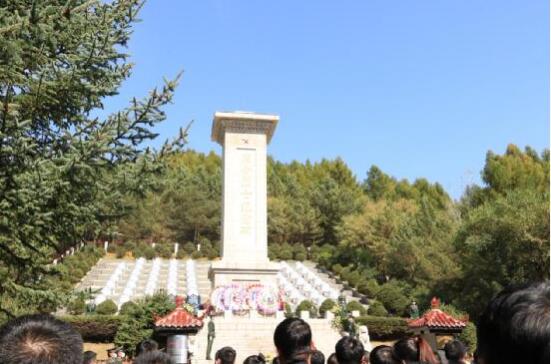 长白朝鲜族自治县人民法院向人民英雄致敬